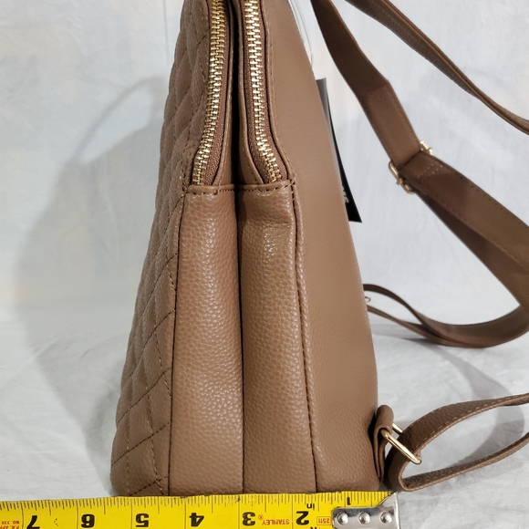 Like Dreamsfaux leather handbag / backpack taupe in color - Picture 6 of 9